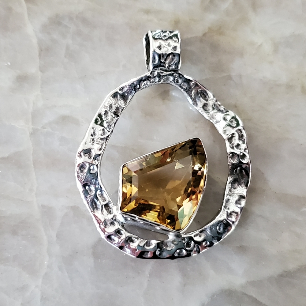 Yellow topaz necklace set in hammered silver - Picture 2 of 7